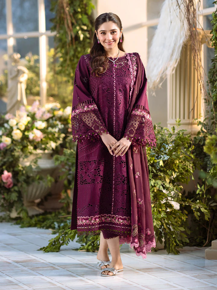 Luxurious Gulfraz 106-A lawn with lush green grass, showcasing high-quality, premium turf for elegant outdoor spaces.